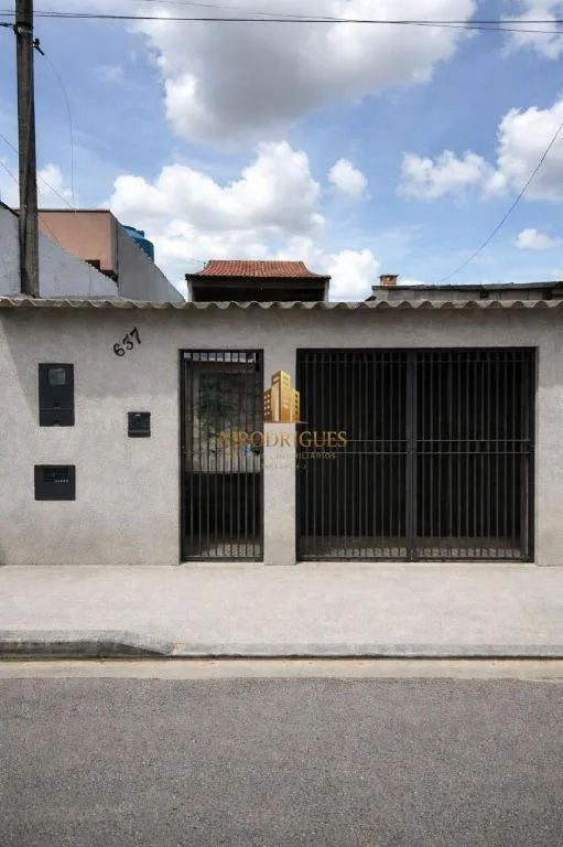 Sobrado para Venda em Mairinque, Jardim Vitória, 2 dormitórios, 1 banheiro, 4 vagas