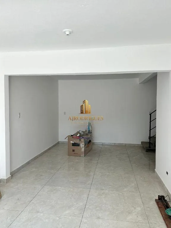 Sobrado para Venda em Mairinque, Jardim Vitória, 2 dormitórios, 1 banheiro, 4 vagas