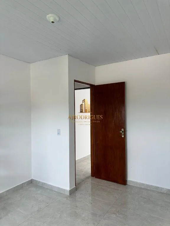 Sobrado para Venda em Mairinque, Jardim Vitória, 2 dormitórios, 1 banheiro, 4 vagas