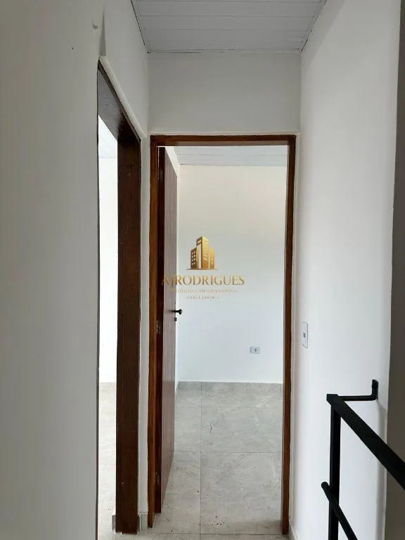 Sobrado para Venda em Mairinque, Jardim Vitória, 2 dormitórios, 1 banheiro, 4 vagas