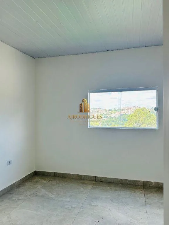 Sobrado para Venda em Mairinque, Jardim Vitória, 2 dormitórios, 1 banheiro, 4 vagas