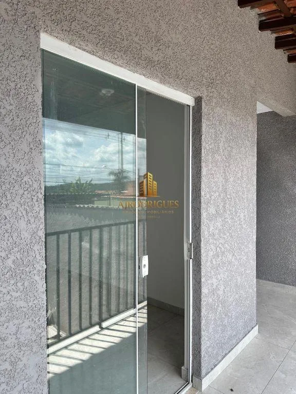 Sobrado para Venda em Mairinque, Jardim Vitória, 2 dormitórios, 1 banheiro, 4 vagas