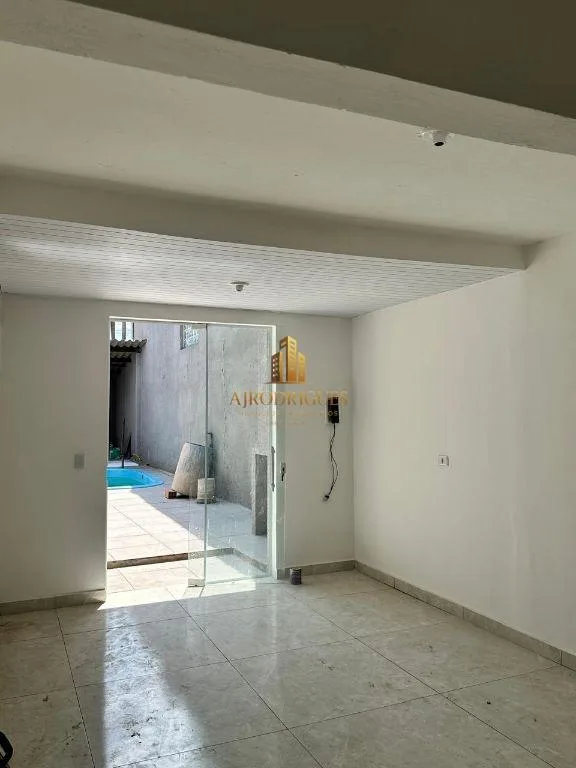 Sobrado para Venda em Mairinque, Jardim Vitória, 2 dormitórios, 1 banheiro, 4 vagas