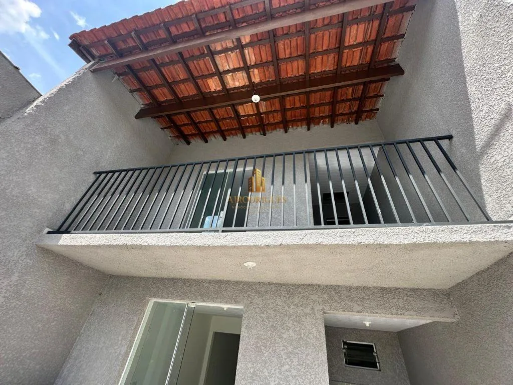 Sobrado para Venda em Mairinque, Jardim Vitória, 2 dormitórios, 1 banheiro, 4 vagas