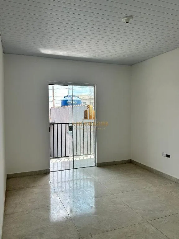 Sobrado para Venda em Mairinque, Jardim Vitória, 2 dormitórios, 1 banheiro, 4 vagas