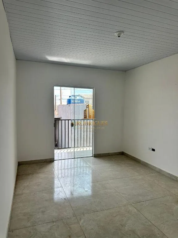 Sobrado para Venda em Mairinque, Jardim Vitória, 2 dormitórios, 1 banheiro, 4 vagas