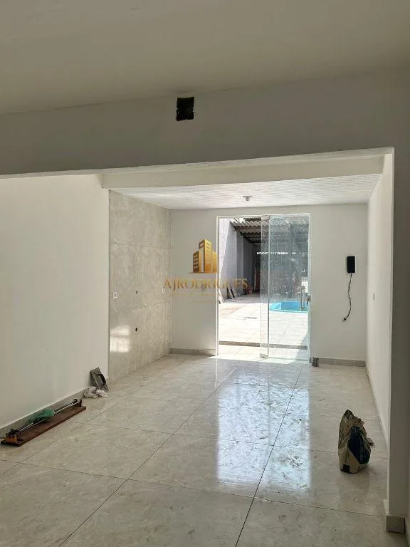 Sobrado para Venda em Mairinque, Jardim Vitória, 2 dormitórios, 1 banheiro, 4 vagas