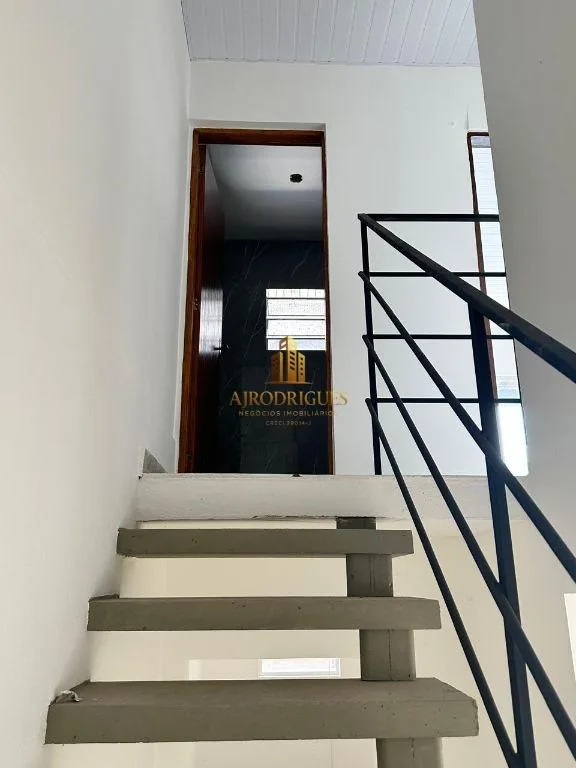 Sobrado para Venda em Mairinque, Jardim Vitória, 2 dormitórios, 1 banheiro, 4 vagas
