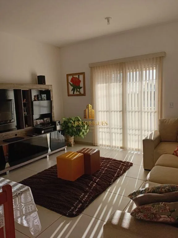 Casa para Venda em São Roque, Loteamento Jardim do Sol (Mailasqui), 3 dormitórios, 1 suíte, 2 banheiros, 3 vagas