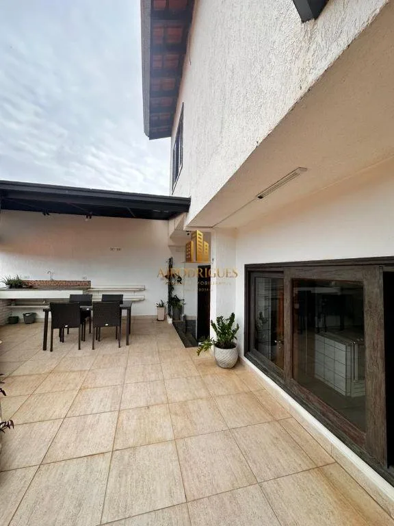 Casa para Venda em São Roque, Jardim Meny, 3 dormitórios, 3 suítes, 3 banheiros, 2 vagas