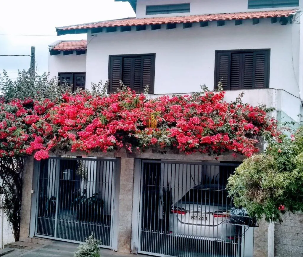 Casa para Venda em São Roque, Jardim Meny, 3 dormitórios, 3 suítes, 3 banheiros, 2 vagas