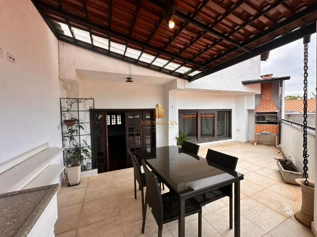 Casa para Venda em São Roque, Jardim Meny, 3 dormitórios, 3 suítes, 3 banheiros, 2 vagas