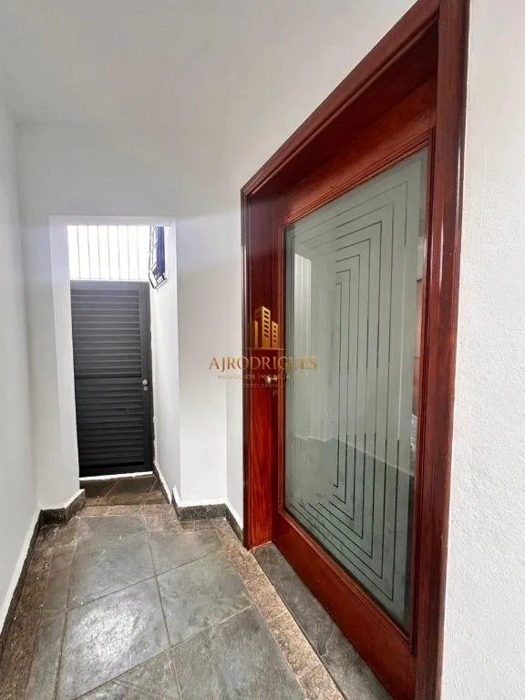 Casa para Venda em São Roque, Jardim Meny, 3 dormitórios, 3 suítes, 3 banheiros, 2 vagas