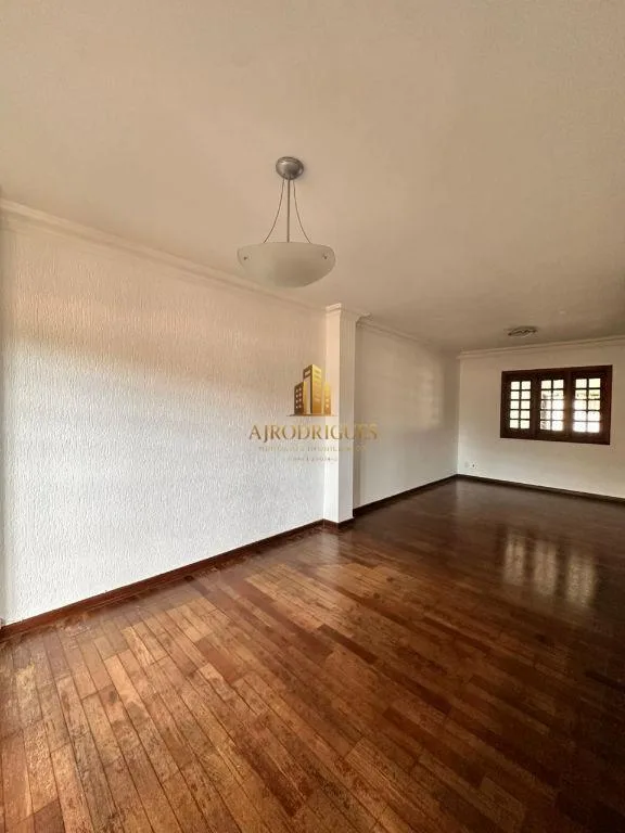 Casa para Venda em São Roque, Jardim Meny, 3 dormitórios, 3 suítes, 3 banheiros, 2 vagas