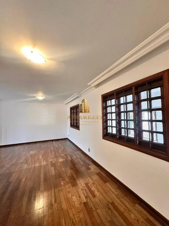 Casa para Venda em São Roque, Jardim Meny, 3 dormitórios, 3 suítes, 3 banheiros, 2 vagas