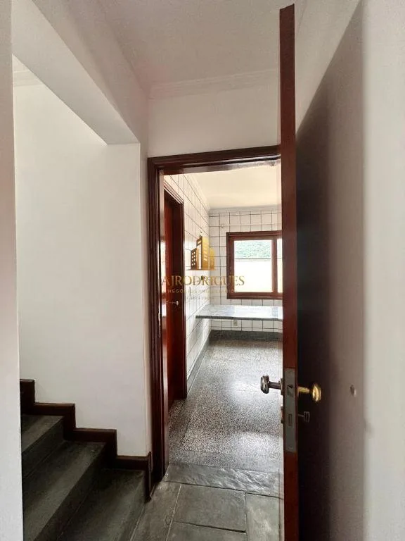Casa para Venda em São Roque, Jardim Meny, 3 dormitórios, 3 suítes, 3 banheiros, 2 vagas