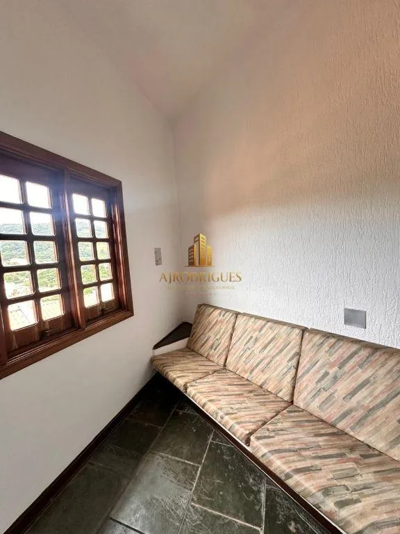 Casa para Venda em São Roque, Jardim Meny, 3 dormitórios, 3 suítes, 3 banheiros, 2 vagas