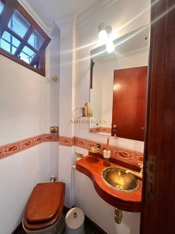 Casa para Venda em São Roque, Jardim Meny, 3 dormitórios, 3 suítes, 3 banheiros, 2 vagas