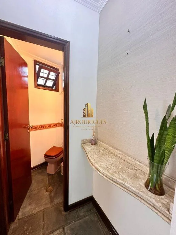 Casa para Venda em São Roque, Jardim Meny, 3 dormitórios, 3 suítes, 3 banheiros, 2 vagas