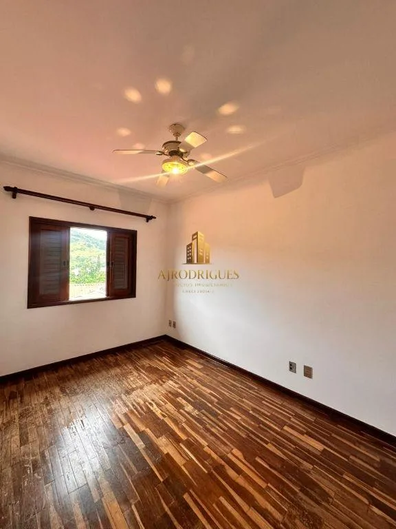 Casa para Venda em São Roque, Jardim Meny, 3 dormitórios, 3 suítes, 3 banheiros, 2 vagas