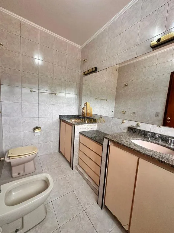 Casa para Venda em São Roque, Jardim Meny, 3 dormitórios, 3 suítes, 3 banheiros, 2 vagas