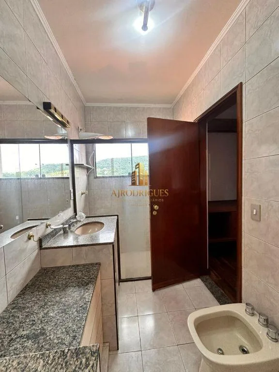 Casa para Venda em São Roque, Jardim Meny, 3 dormitórios, 3 suítes, 3 banheiros, 2 vagas