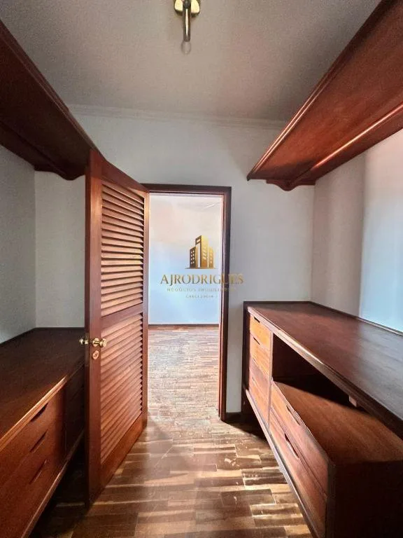 Casa para Venda em São Roque, Jardim Meny, 3 dormitórios, 3 suítes, 3 banheiros, 2 vagas