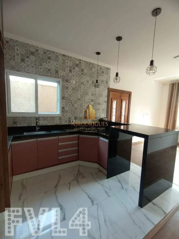 Casa para Venda em São Roque, Loteamento Jardim do Sol (Mailasqui), 2 dormitórios, 1 suíte, 2 banheiros, 2 vagas