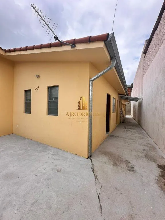 Casa para Venda em São Roque, Paisagem Colonial, 2 dormitórios, 1 suíte, 2 banheiros, 2 vagas