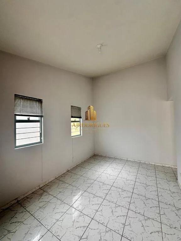 Casa para Venda em São Roque, Paisagem Colonial, 2 dormitórios, 1 suíte, 2 banheiros, 2 vagas