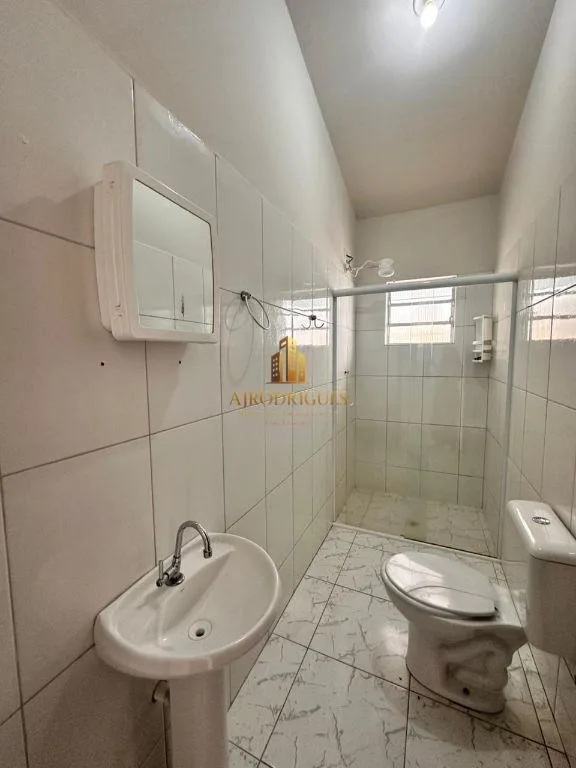 Casa para Venda em São Roque, Paisagem Colonial, 2 dormitórios, 1 suíte, 2 banheiros, 2 vagas