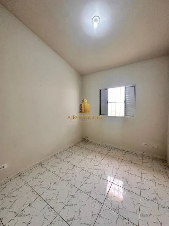 Casa para Venda em São Roque, Paisagem Colonial, 2 dormitórios, 1 suíte, 2 banheiros, 2 vagas