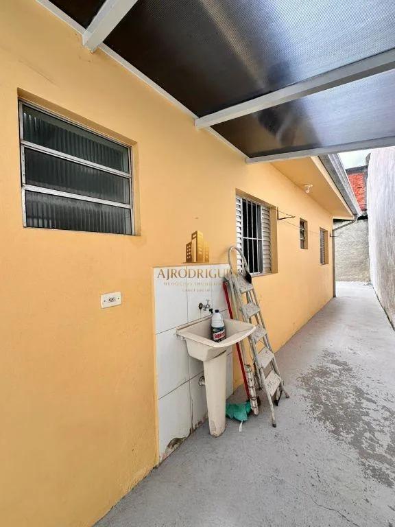 Casa para Venda em São Roque, Paisagem Colonial, 2 dormitórios, 1 suíte, 2 banheiros, 2 vagas