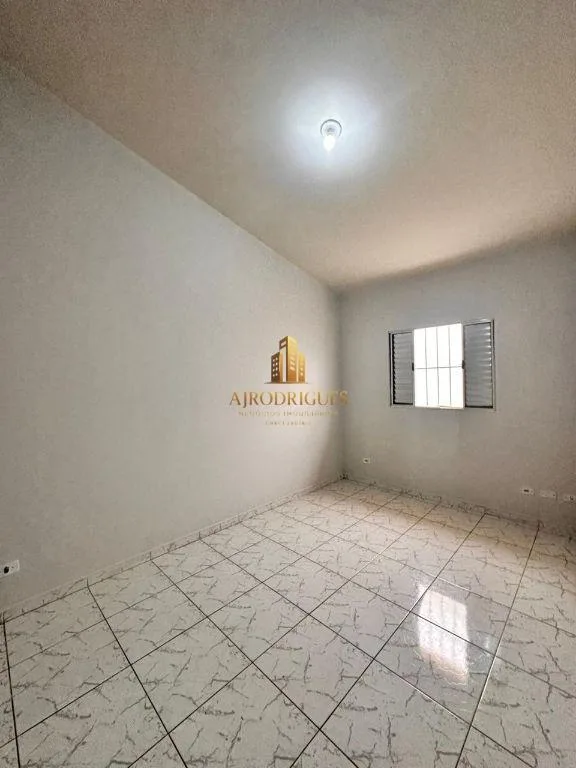 Casa para Venda em São Roque, Paisagem Colonial, 2 dormitórios, 1 suíte, 2 banheiros, 2 vagas