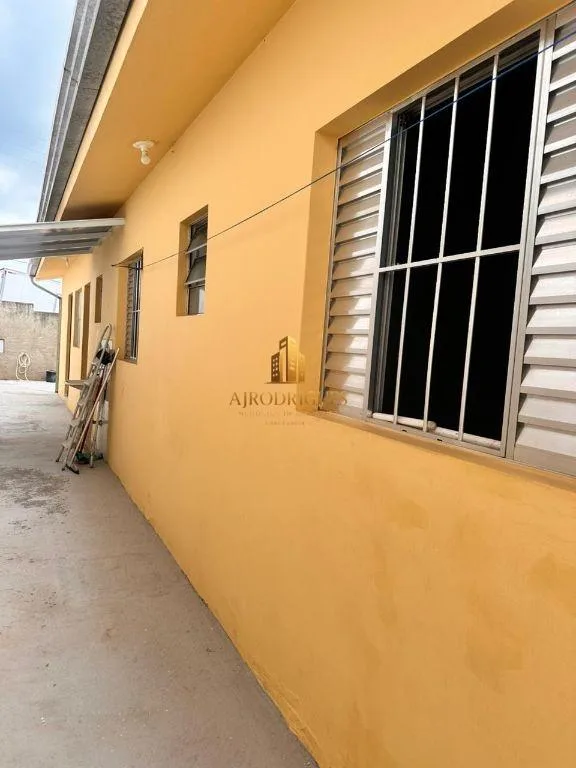 Casa para Venda em São Roque, Paisagem Colonial, 2 dormitórios, 1 suíte, 2 banheiros, 2 vagas