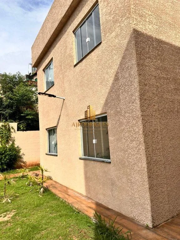 Casa para Venda em São Roque, Jardim Carambeí, 2 dormitórios, 2 banheiros, 1 vaga