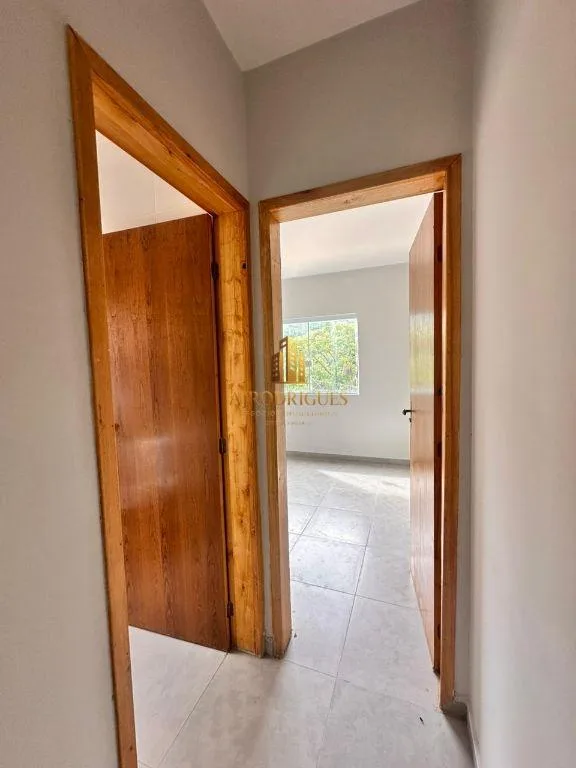 Casa para Venda em São Roque, Jardim Carambeí, 2 dormitórios, 2 banheiros, 1 vaga