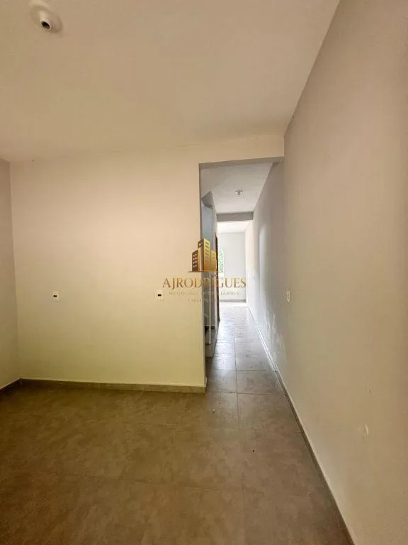 Casa para Venda em São Roque, Jardim Carambeí, 2 dormitórios, 2 banheiros, 1 vaga