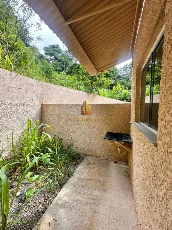 Casa para Venda em São Roque, Jardim Carambeí, 2 dormitórios, 2 banheiros, 1 vaga