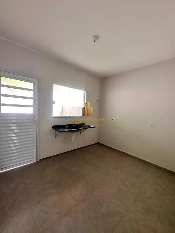 Casa para Venda em São Roque, Jardim Carambeí, 2 dormitórios, 2 banheiros, 1 vaga