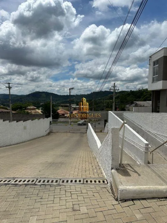 Casa para Venda em Mairinque, Granada, 2 dormitórios, 1 banheiro, 1 vaga