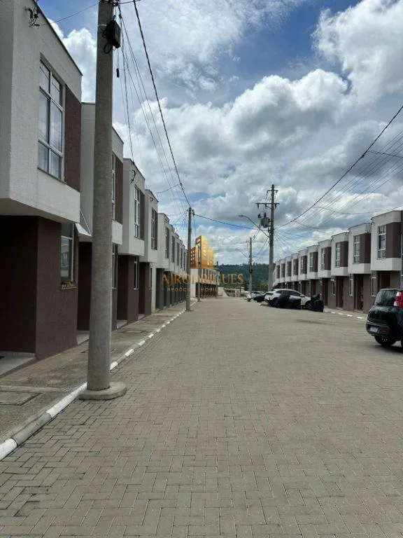 Casa para Venda em Mairinque, Granada, 2 dormitórios, 1 banheiro, 1 vaga