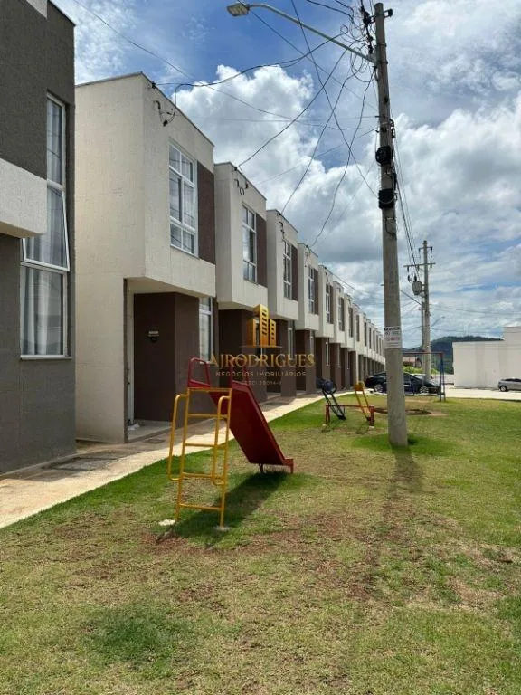 Casa para Venda em Mairinque, Granada, 2 dormitórios, 1 banheiro, 1 vaga