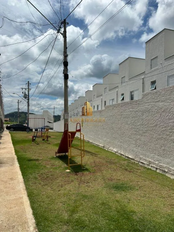 Casa para Venda em Mairinque, Granada, 2 dormitórios, 1 banheiro, 1 vaga