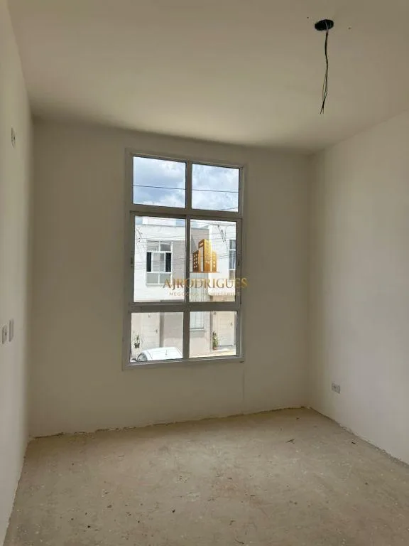 Casa para Venda em Mairinque, Granada, 2 dormitórios, 1 banheiro, 1 vaga