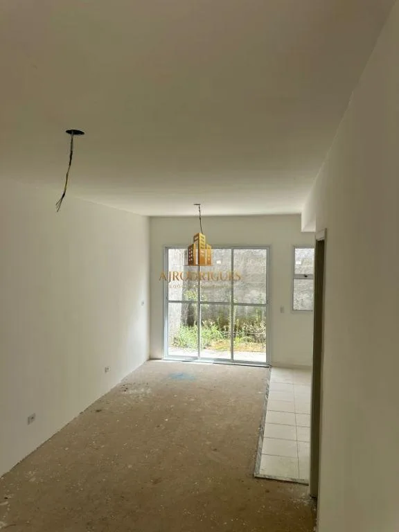 Casa para Venda em Mairinque, Granada, 2 dormitórios, 1 banheiro, 1 vaga