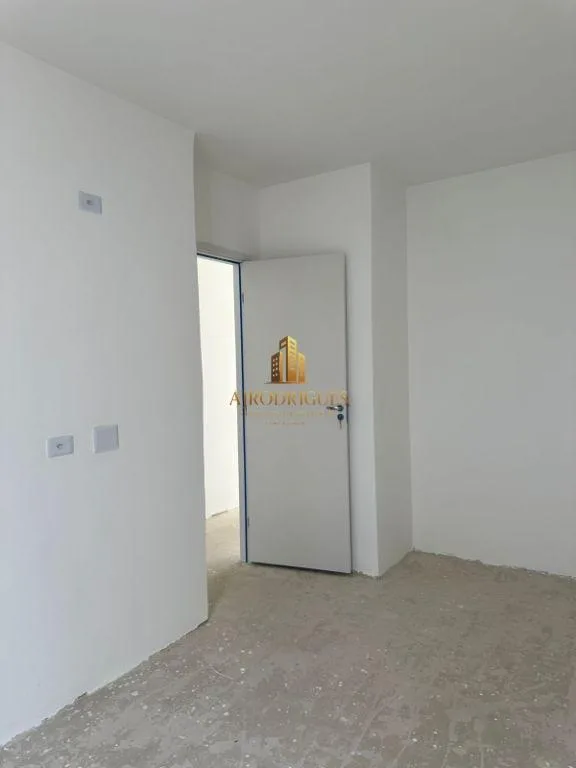 Casa para Venda em Mairinque, Granada, 2 dormitórios, 1 banheiro, 1 vaga