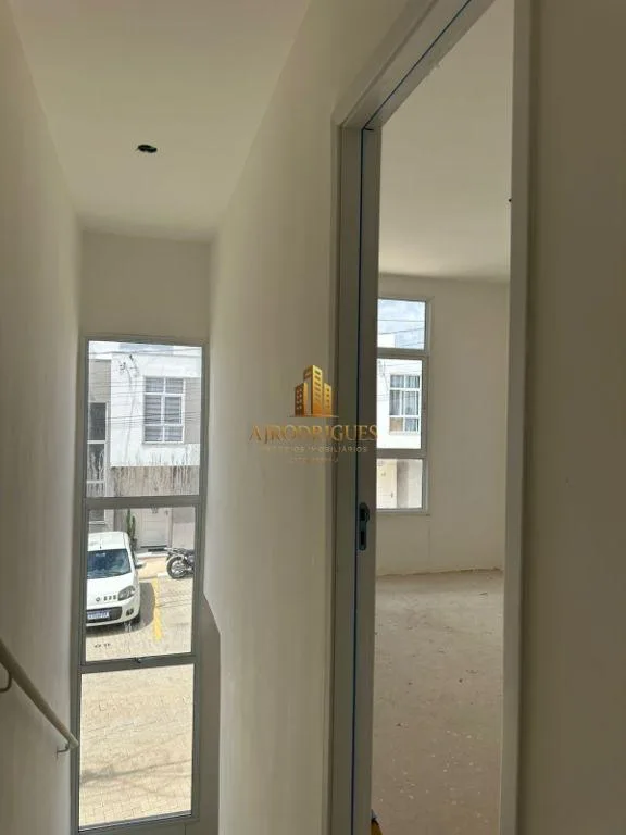Casa para Venda em Mairinque, Granada, 2 dormitórios, 1 banheiro, 1 vaga