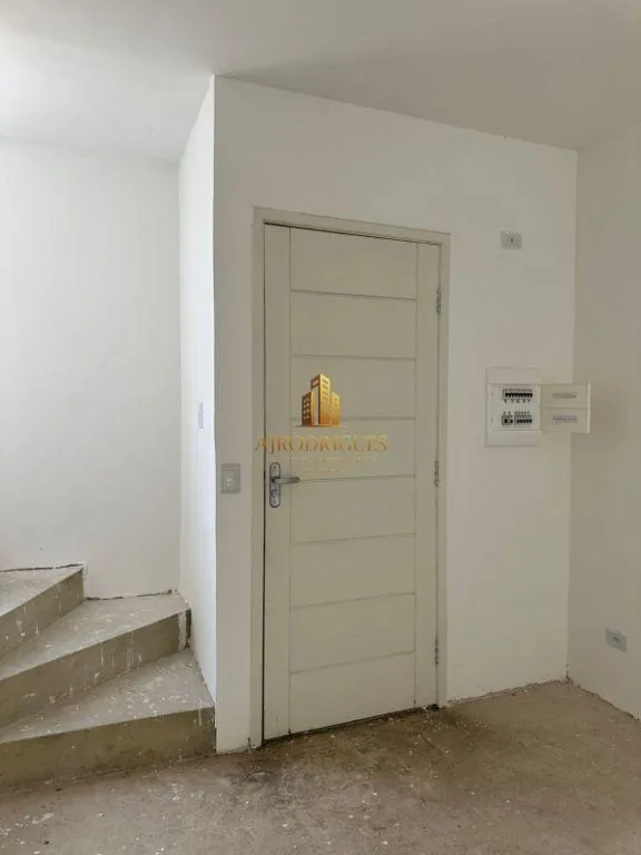 Casa para Venda em Mairinque, Granada, 2 dormitórios, 1 banheiro, 1 vaga