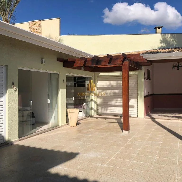 Casa em Condomínio para Locação em São Roque, Bairro do Cambará, 3 dormitórios, 1 suíte, 4 banheiros, 4 vagas